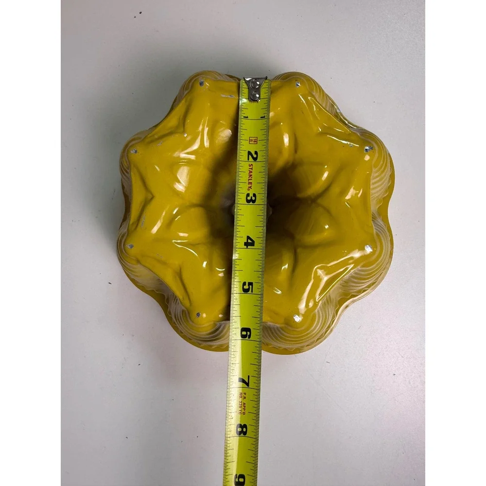 Vintage Mustard Yellow Enamelware‎ Bundt Cake Pan Fluted Tube Mold 10 Inch Retro